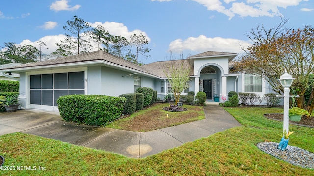 view of front of house featuring a front yard