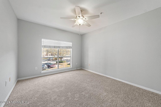 unfurnished room with carpet flooring and ceiling fan