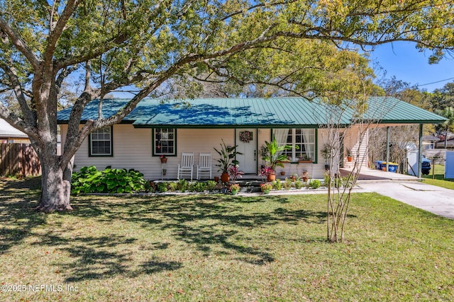 ranch-style home featuring a porch and a front yard