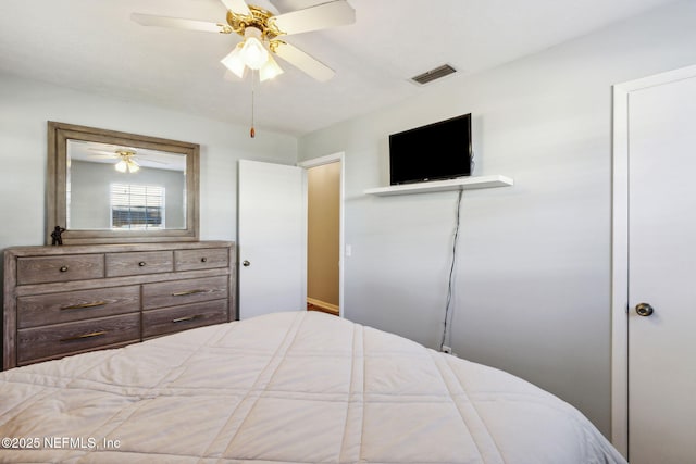 bedroom with ceiling fan