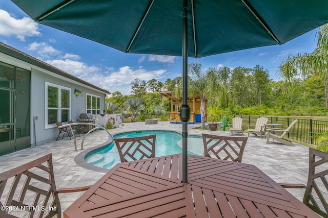 view of swimming pool featuring a patio