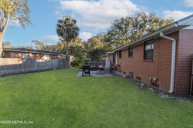 view of yard featuring a patio area