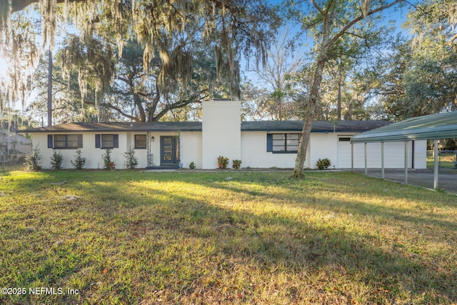 ranch-style house featuring a front lawn and a carport