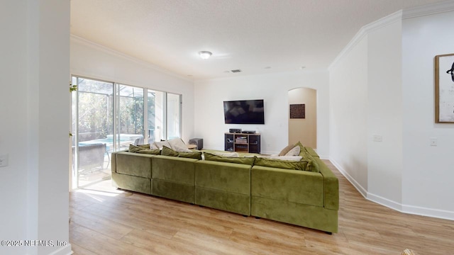 living room featuring light wood-type flooring and crown molding