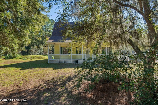 view of front of property with a porch and a front yard