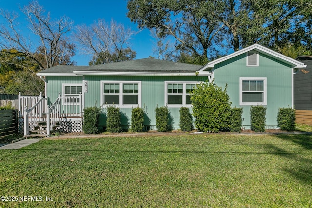 ranch-style house featuring a front yard