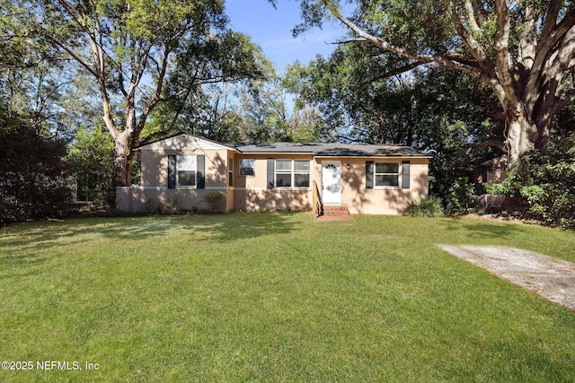 ranch-style house featuring a front yard