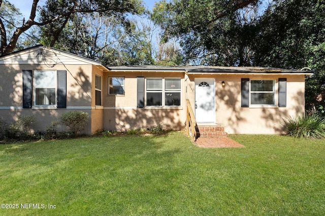 view of front facade with a front yard