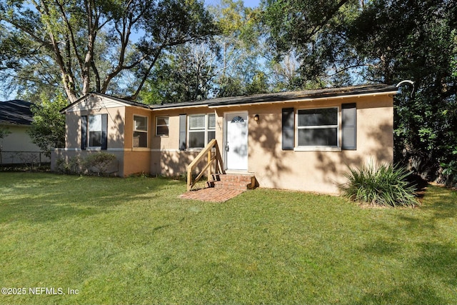 view of front facade with a front lawn