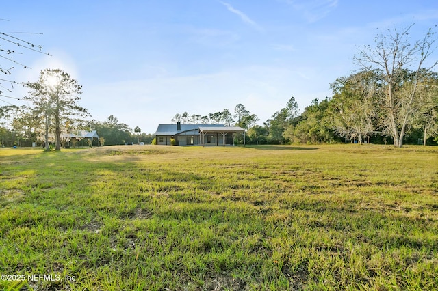 view of yard featuring a rural view