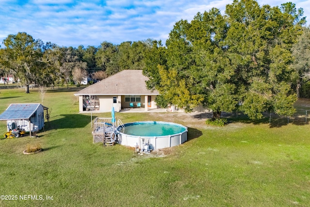 view of swimming pool with a yard