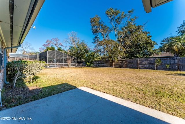 view of yard featuring a patio area