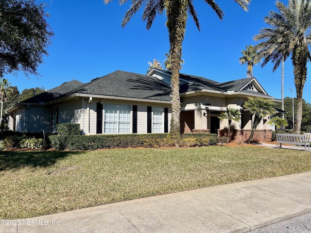 view of front of house featuring a front yard