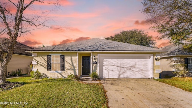 view of front facade featuring a garage and a lawn