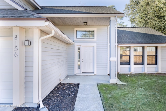 property entrance featuring a yard