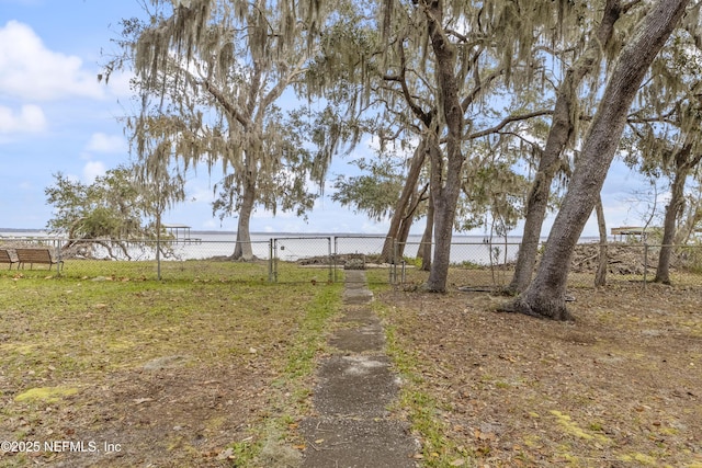 view of yard featuring a water view