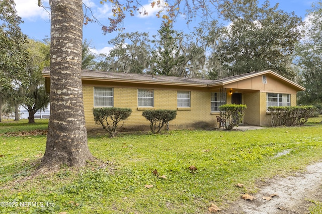 single story home featuring a front yard