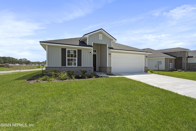 view of front facade featuring a front lawn and a garage