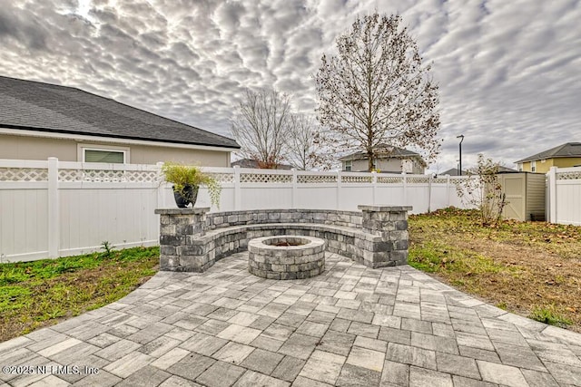 view of patio with an outdoor fire pit