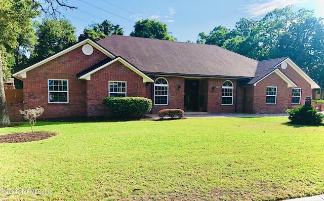 single story home featuring a front lawn