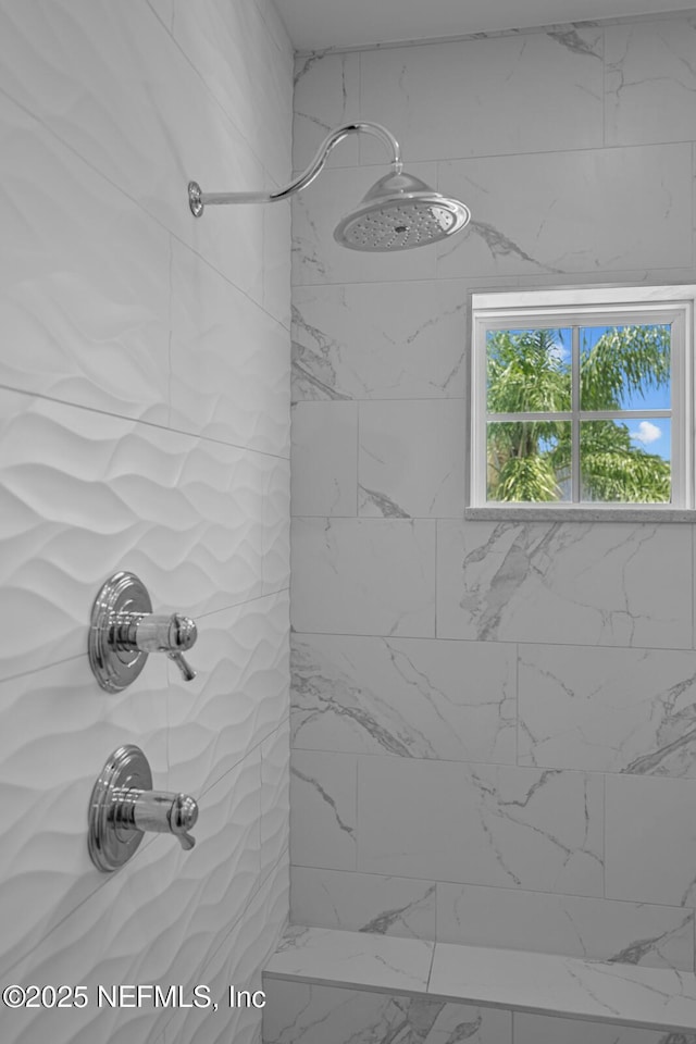 bathroom featuring a tile shower