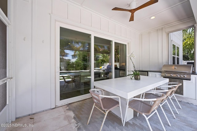 sunroom featuring ceiling fan