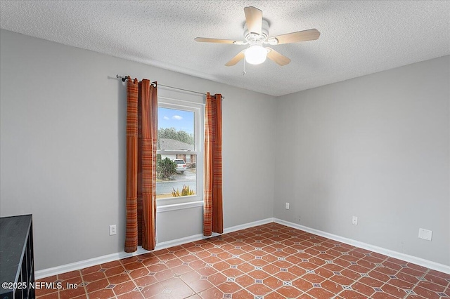 unfurnished room featuring ceiling fan and a textured ceiling