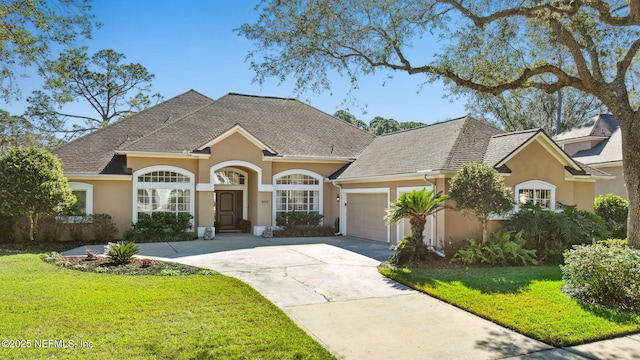 view of front of house featuring a garage and a front yard