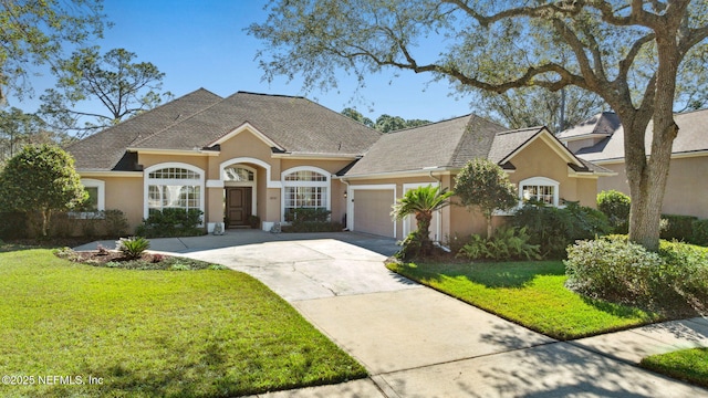 view of front facade featuring a garage and a front yard