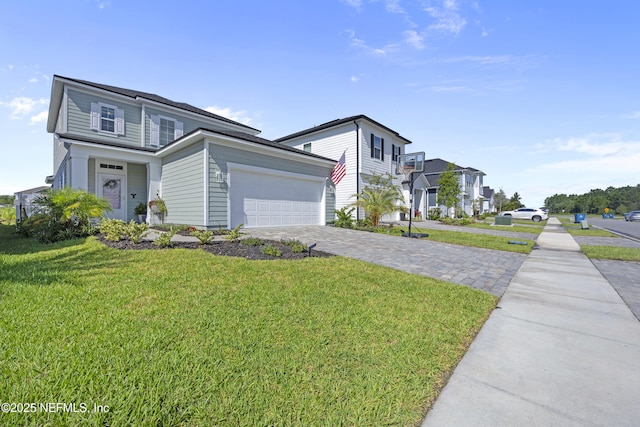 view of front facade featuring a front yard