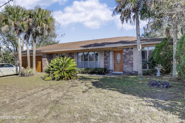 ranch-style house featuring a front lawn