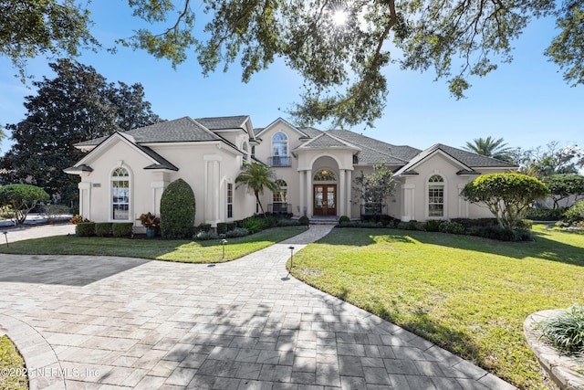 view of front of house featuring a front yard