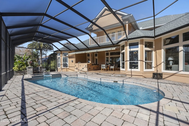 view of pool with a patio area, a lanai, and an in ground hot tub