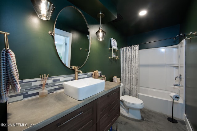 full bathroom featuring shower / bath combo with shower curtain, vanity, toilet, and decorative backsplash