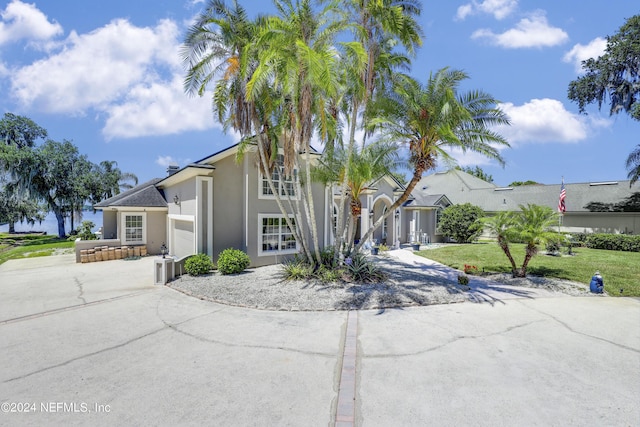 view of front of house featuring a front yard and a garage