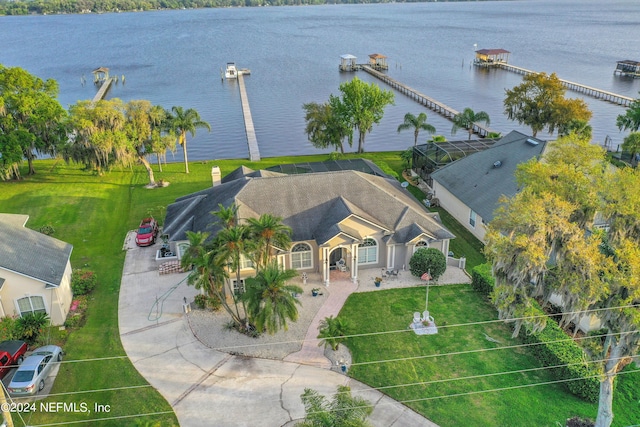 bird's eye view with a water view