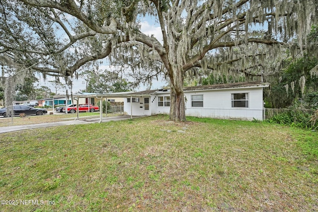 view of front facade with a front lawn and a carport