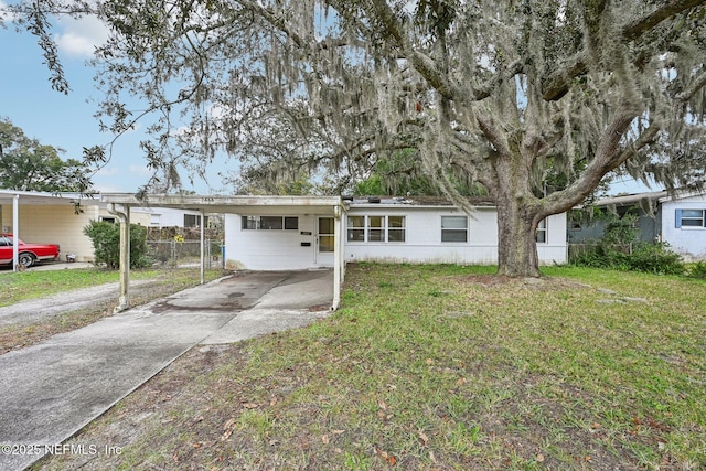 view of front of house with a carport and a front lawn