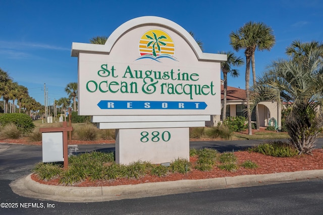 view of community / neighborhood sign