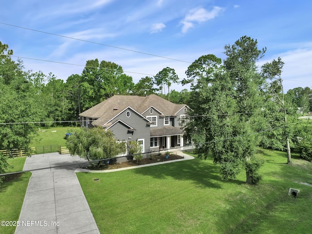 view of front facade featuring a front yard