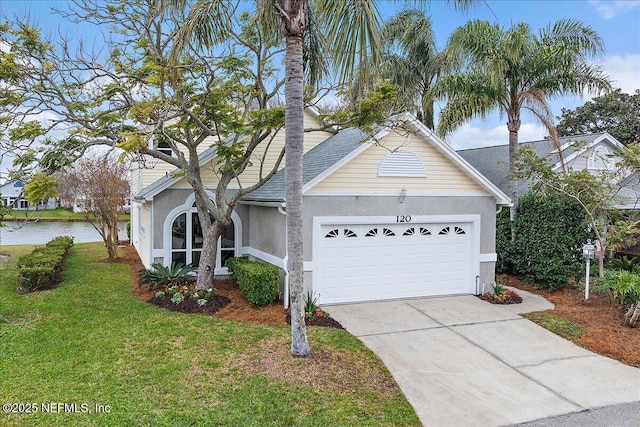 view of front facade featuring a garage and a front yard