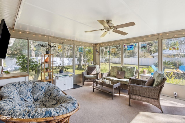 sunroom with ceiling fan