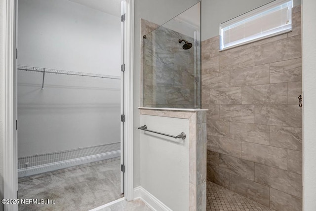 bathroom featuring a tile shower