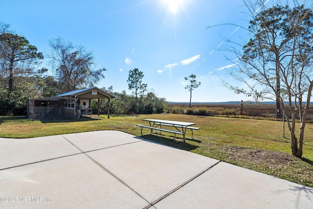 view of home's community featuring a yard