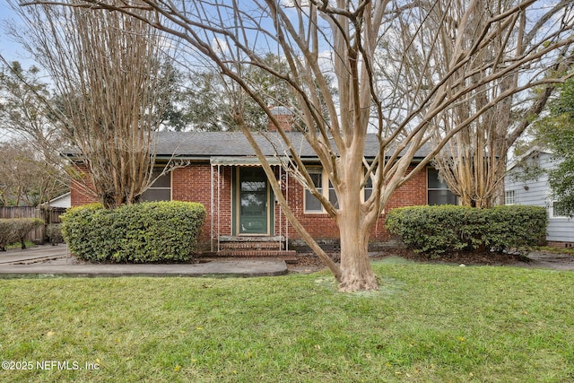 view of front of house featuring a front yard