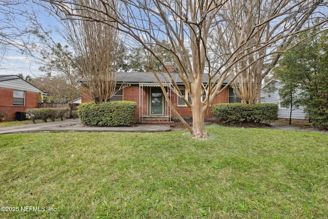 single story home with a front yard