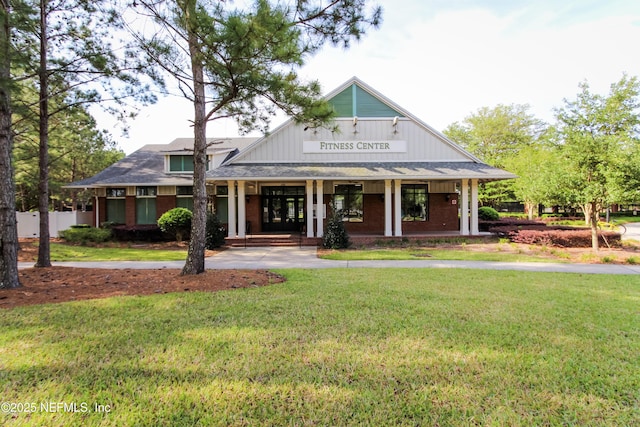 view of front of home featuring a front lawn