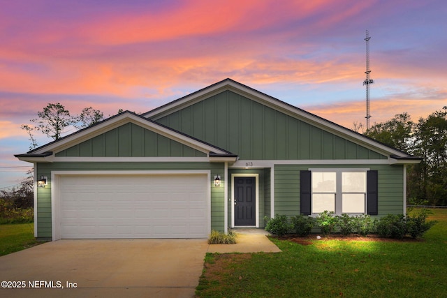 view of front of property featuring a yard and a garage