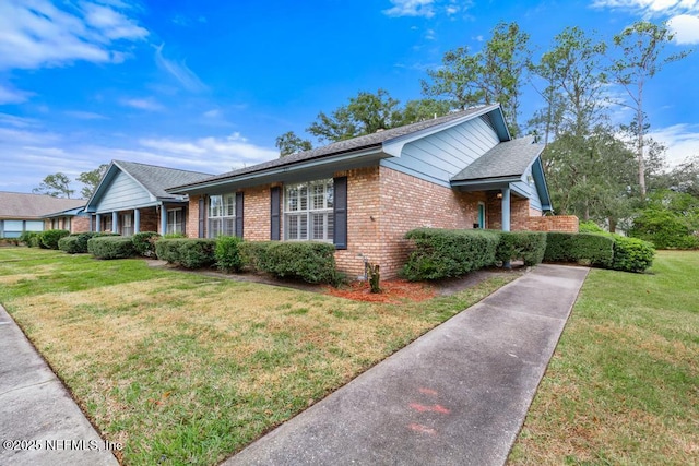 view of front of house with a front lawn