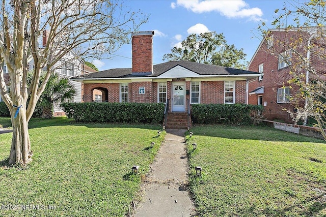 view of front of house featuring a front yard